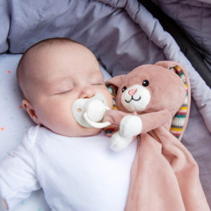 Przytulanka-szumiaca-krolik-Becky-Zazu-2 Szumiąca przytulanka na spokojny sen maluszka